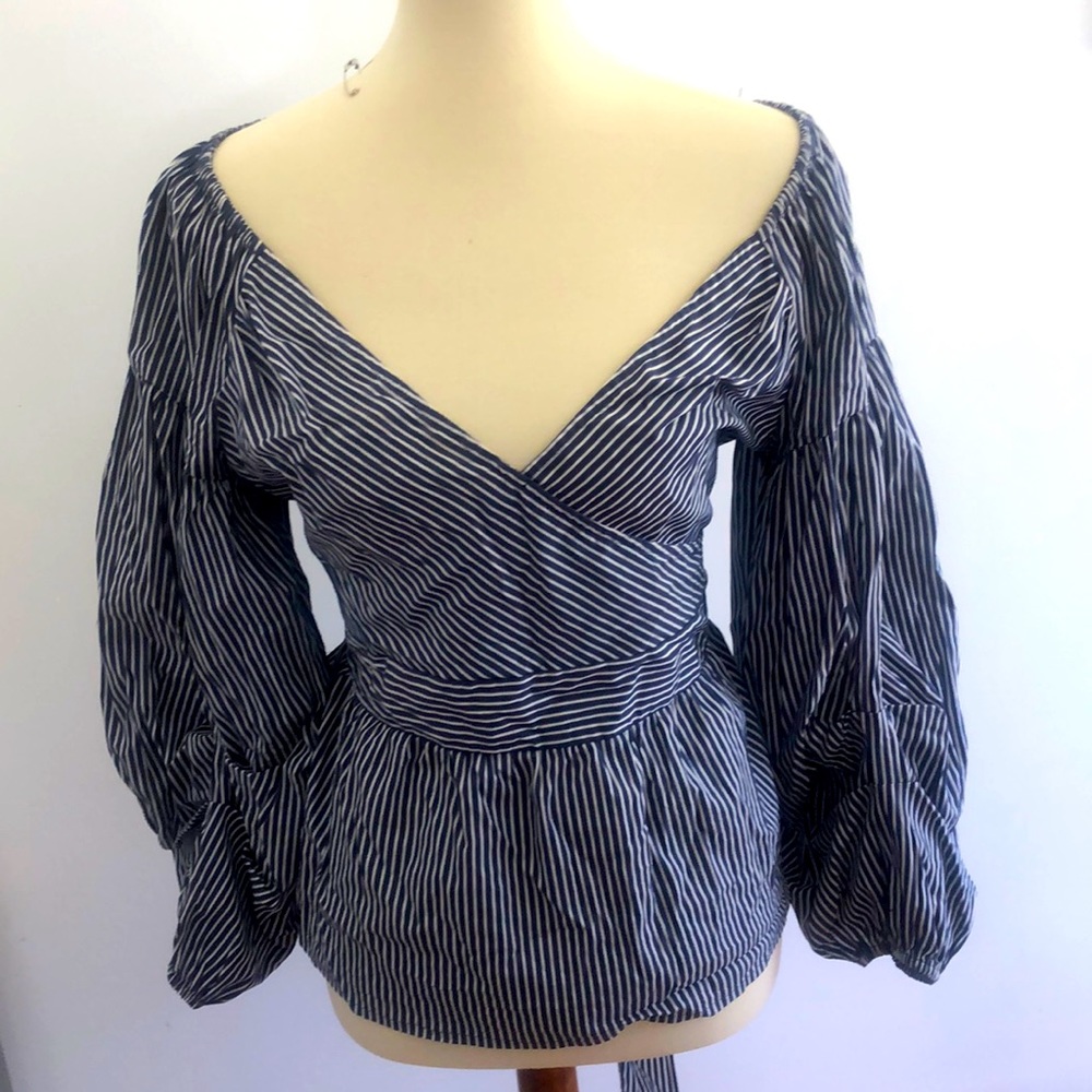Cute puffy sleeve blouse